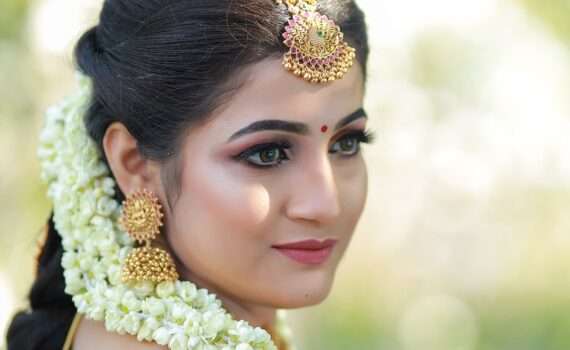 Getting Ready bride portraits Hindu Kerala Wedding shot by Candid Red Studios for Candid Wedding Photography