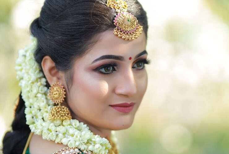 Getting Ready bride portraits Hindu Kerala Wedding shot by Candid Red Studios for Candid Wedding Photography